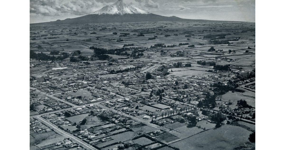 Taranaki / Photography Historical MAD on New Zealand