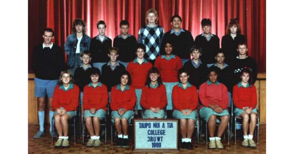 School Photo 1980's / Taupo NuiaTia College Taupo MAD on New