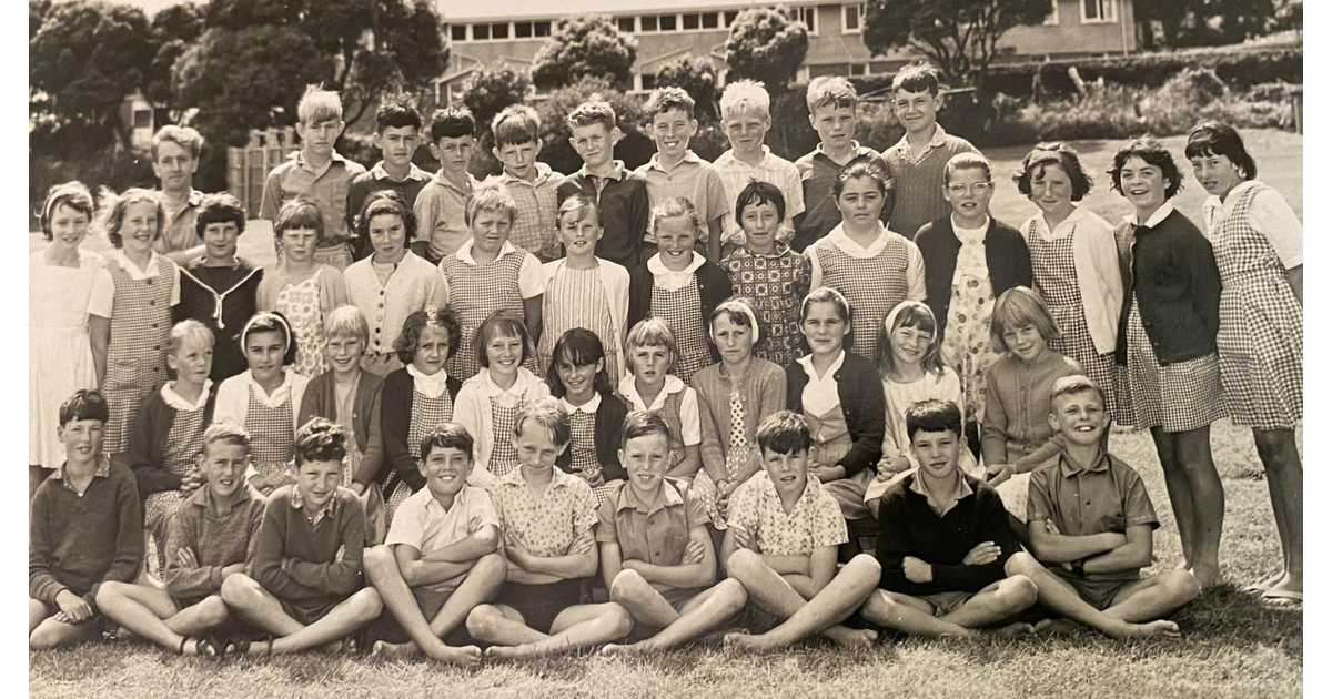 School Photo 1960's / Spotswood Primary School New Plymouth MAD