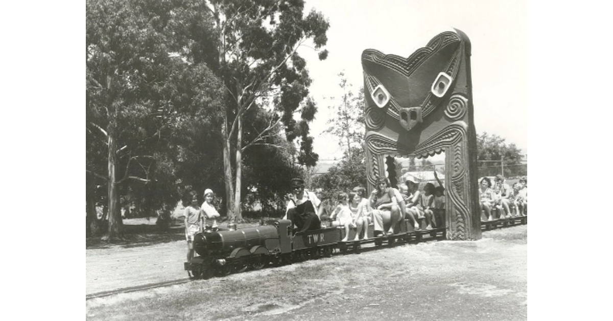 Historical Photos / Photography Historical MAD on New Zealand