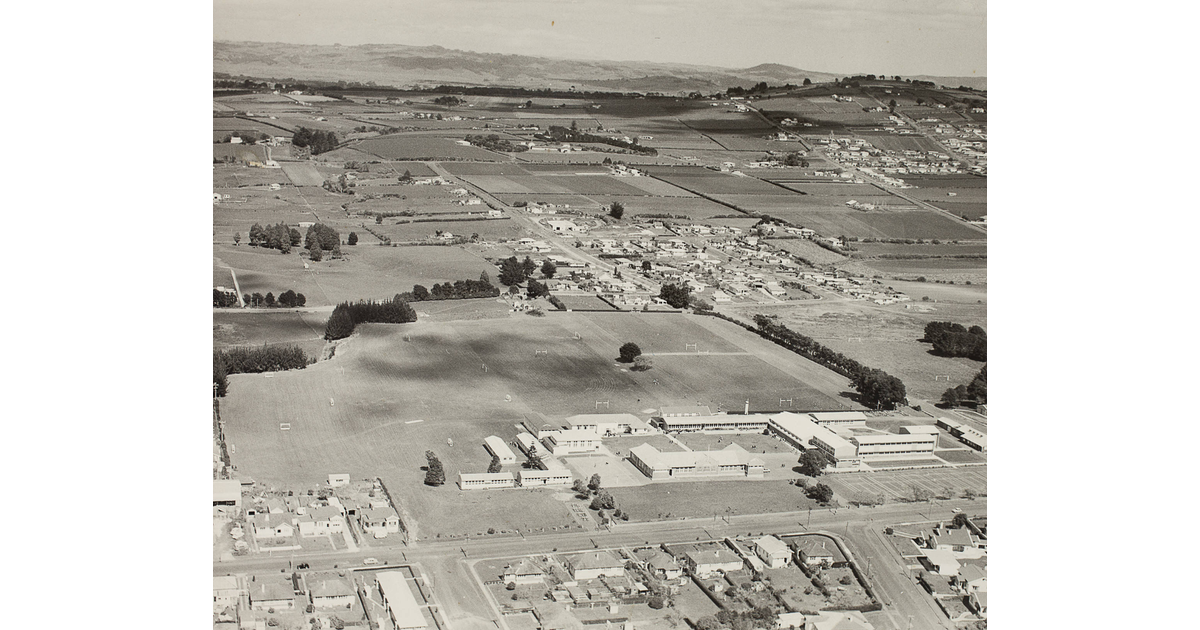 historical-photos-photography-aerial-mad-on-new-zealand