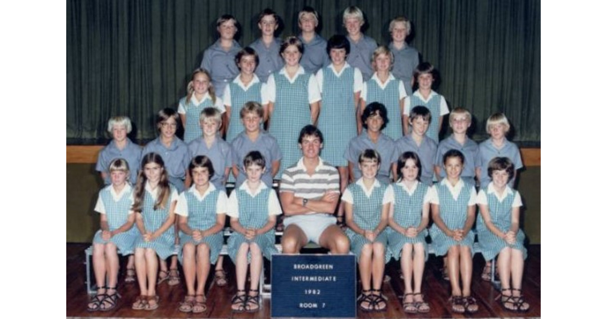 School Photo - 1980's / Broadgreen Intermediate School - Nelson | MAD ...