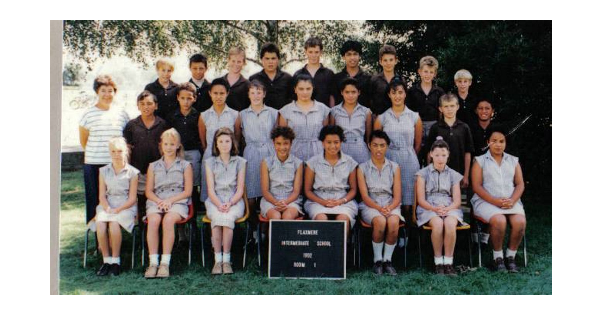 School Photo 1990's / Flaxmere Intermediate Hastings MAD on New