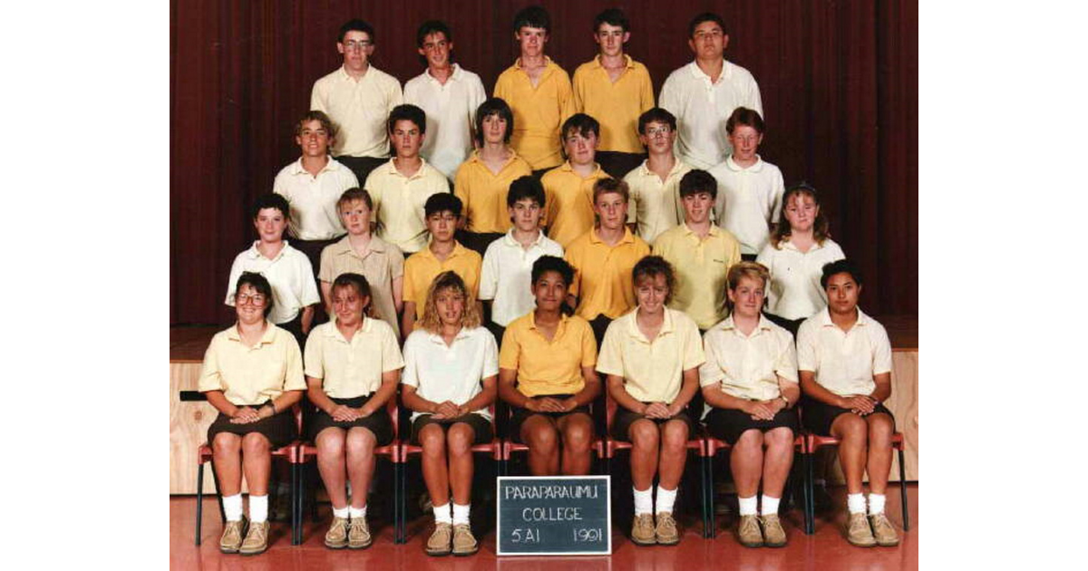 School Photo 1990's / Paraparaumu College Paraparaumu MAD on New