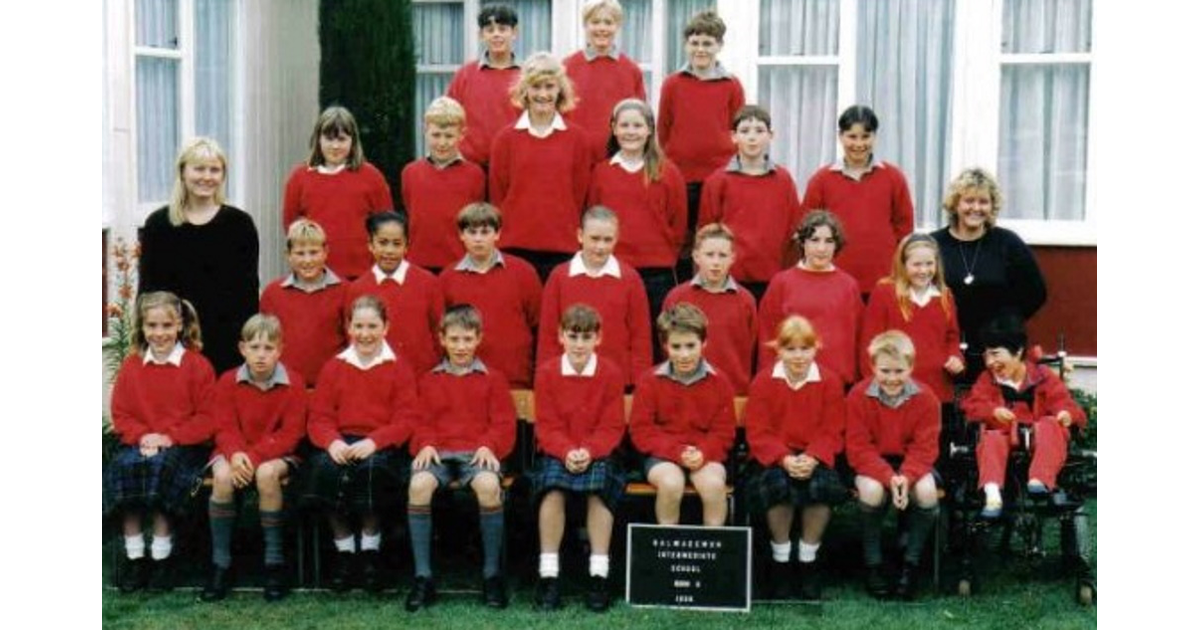 School Photo - 1990's / Balmacewan Intermediate - Dunedin | MAD on New ...