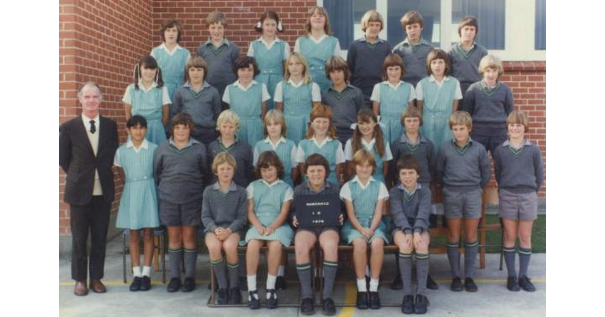 School Photo 1970's / Rosedale Intermediate Invercargill MAD on