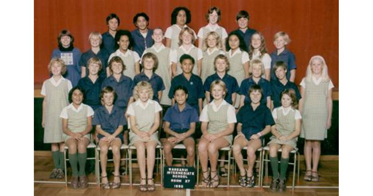 School Photo 1980's / Wanganui Intermediate School Whanganui MAD