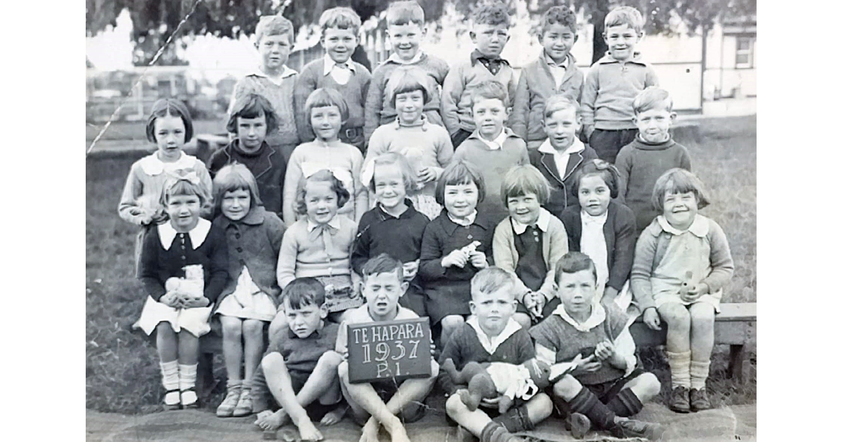 School Photo 1930's / Te Hapara School Gisborne MAD on New Zealand