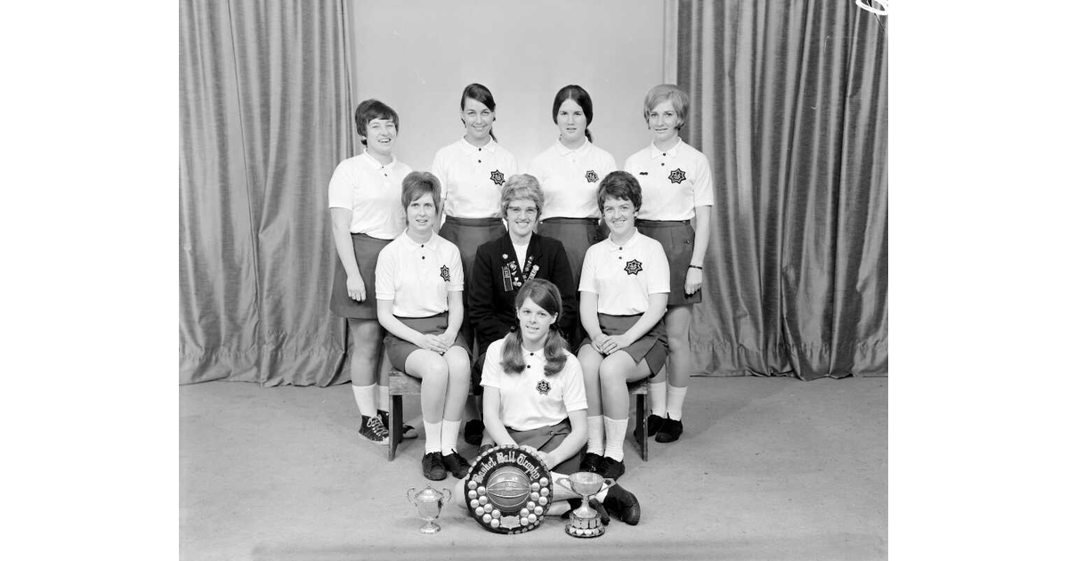 Cricket / Team Photo 1970's MAD on New Zealand