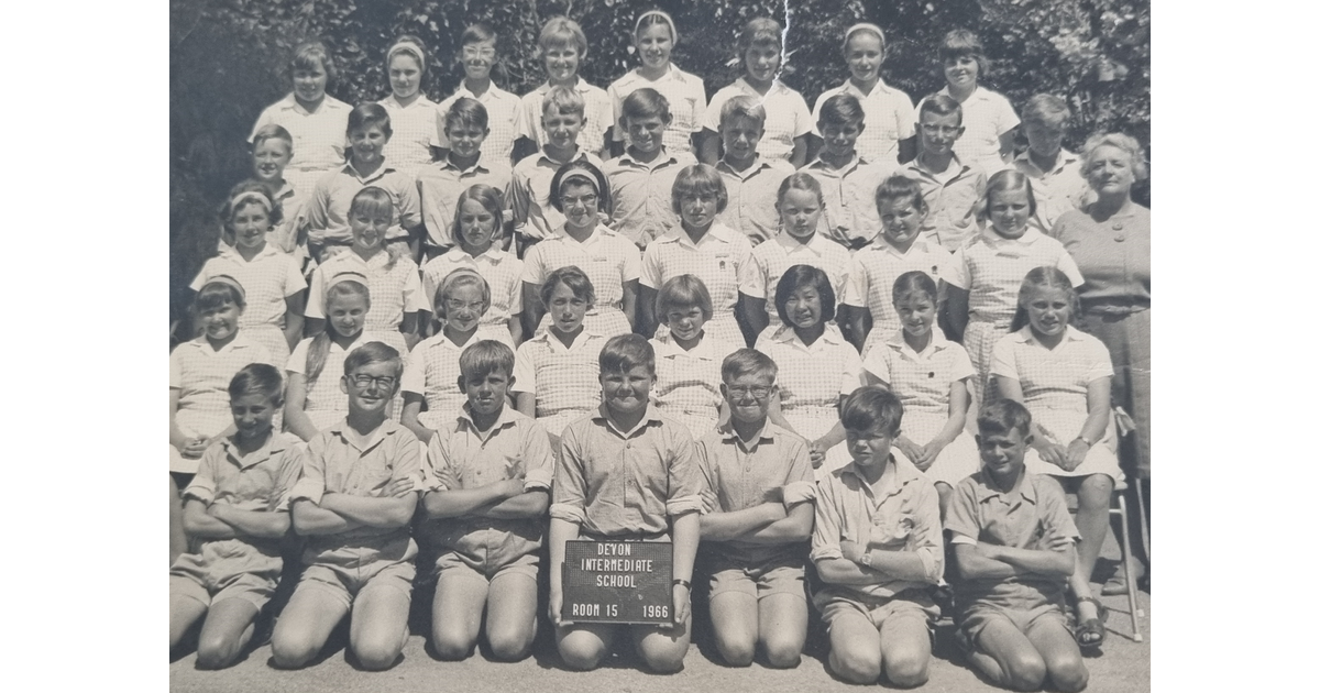 school-photo-1960-s-devon-intermediate-new-plymouth-mad-on-new