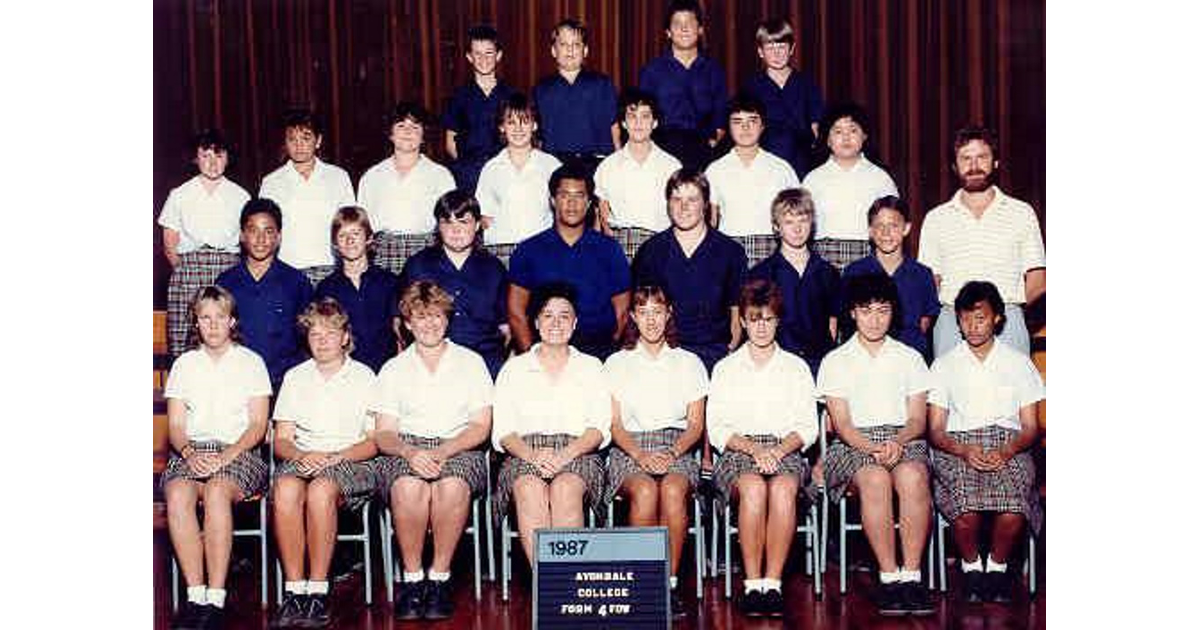 School Photo - 1980's   Avondale College - Auckland 