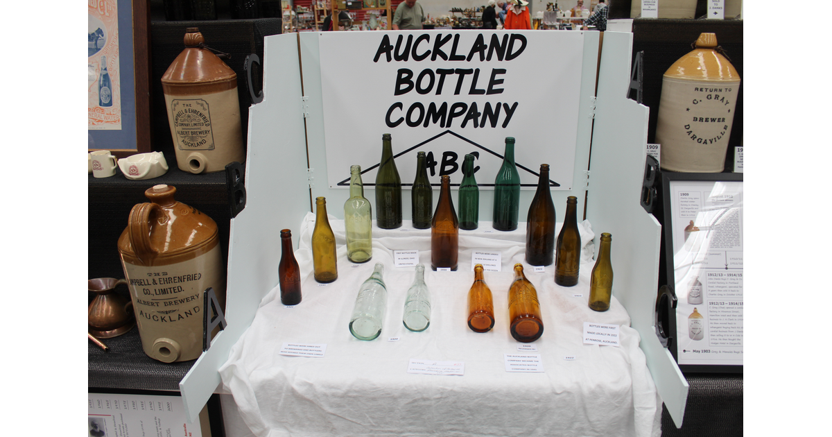 NZ Antique Bottle & Collectables Fair 2022 / Event Photo MAD on New