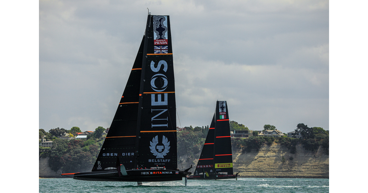 Official Photo / America's Cup MAD on New Zealand